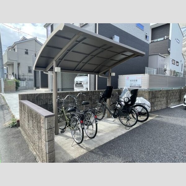 カラコレス 駐輪場