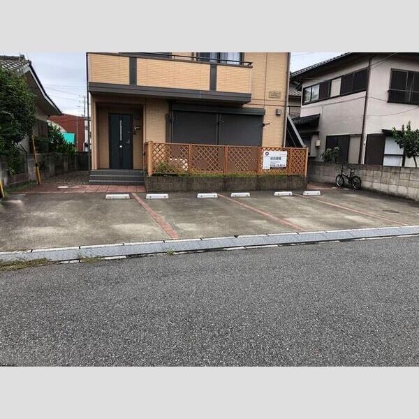 パーフューム101号室 駐車場