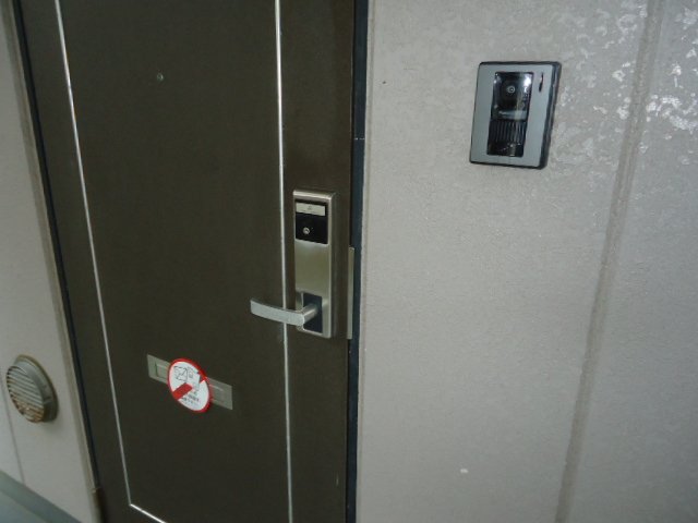メゾン・トランタンヌーフ101号室 カード錠