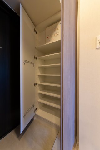 プラウドフラット西日暮里502号室 収納