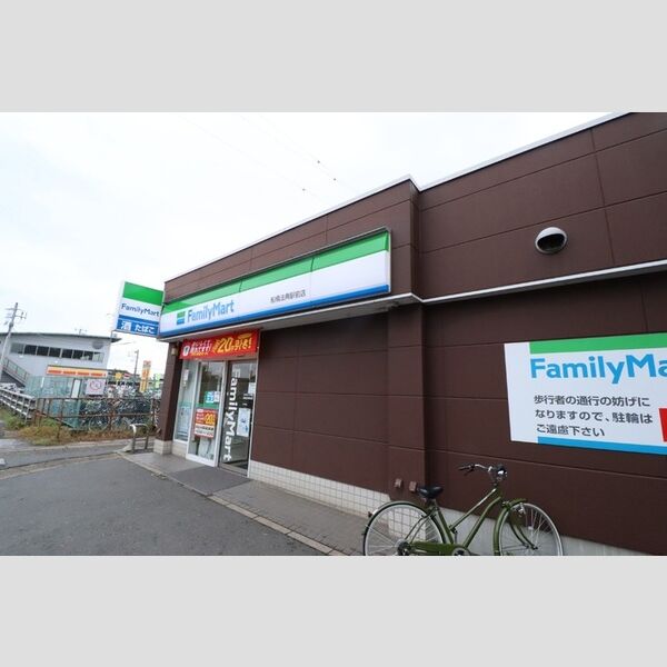 レジデンスヒルトップⅨ ファミリーマート　650m