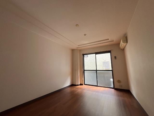 ロズウェルシブヤ102号室 洋室