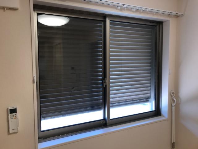 コンフォールK102号室 窓シャッター
