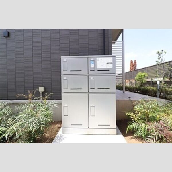 イースト・ヴィラ　Ⅱ202号室 宅配ボックス