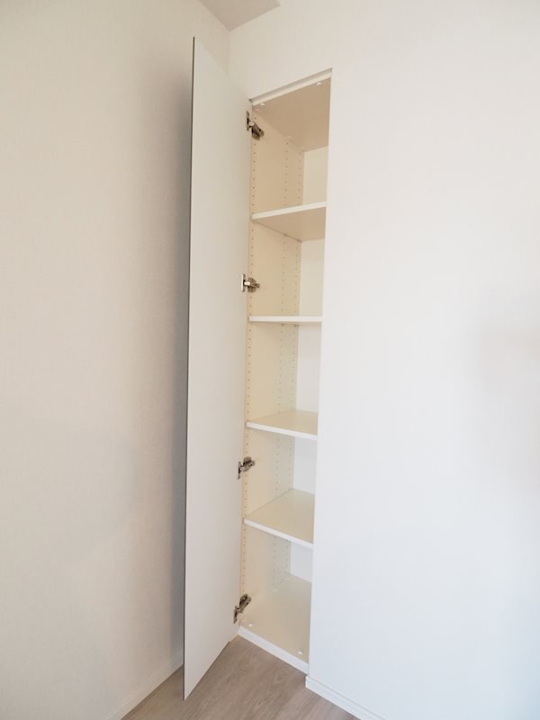 ドゥーエ日暮里5階 収納