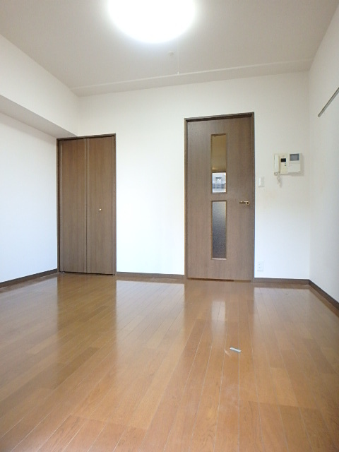 グランド・ガーラ渋谷8階 照明付の明るいよう洋室
