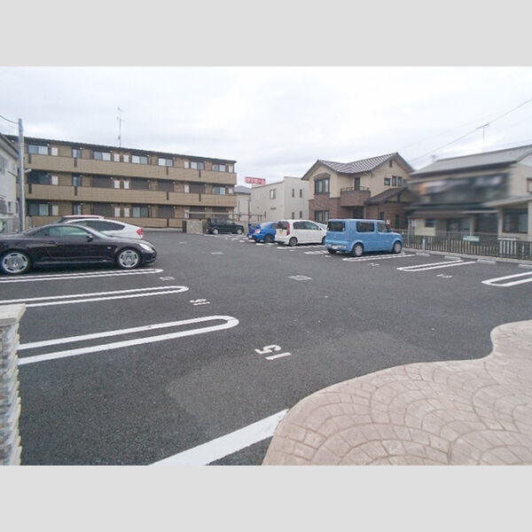 メゾンエミールドゥ 駐車場