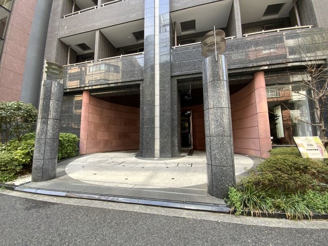 パレステュディオ新宿御苑駅前1306号室 エントランス