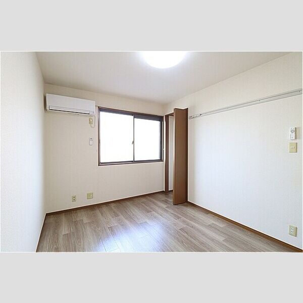 アルカイックシャトー　西館105号室 洋室