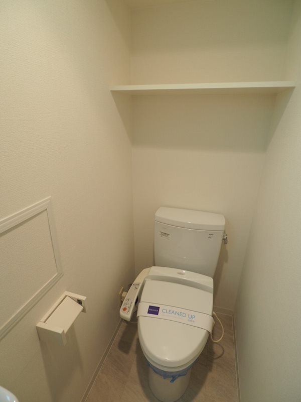 レジディア杉並方南町1階 トイレ