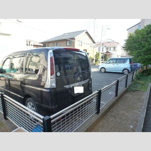 イーストクレール 駐車場