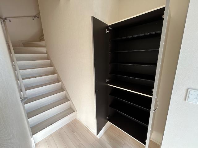 ウィズダム　コート202号室 下駄箱