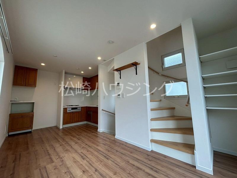 上高田2丁目11戸建 リビング