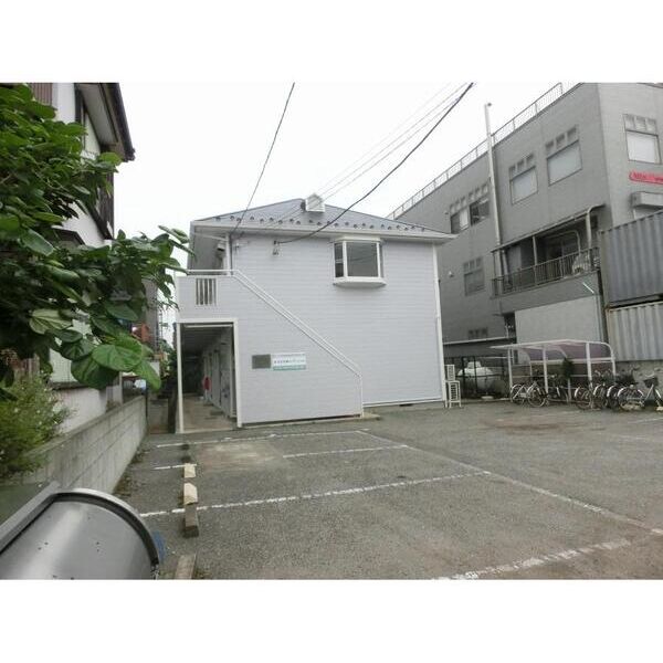 エステートピアグレイス202号室 駐車場