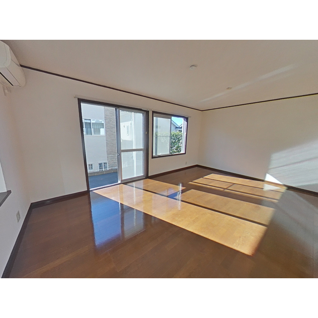 林コンパウンド 二面彩光