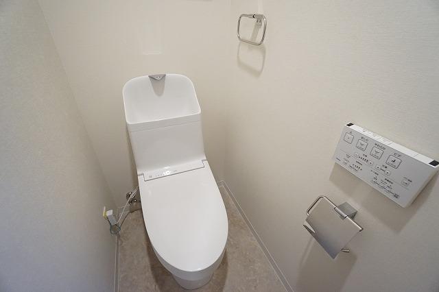 ・ROOTs Yokohama Yoshinocho8階 玄関