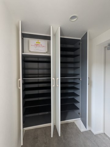 エルファーロ中野富士見町0205号室 収納