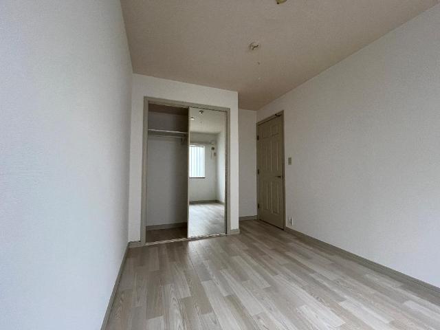 ヴィラージュⅡ 右側洋室