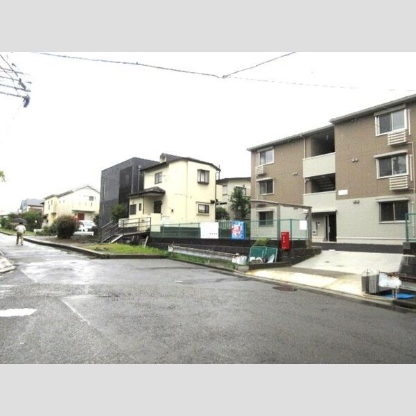 ジェルベーラ湘南 前面道路