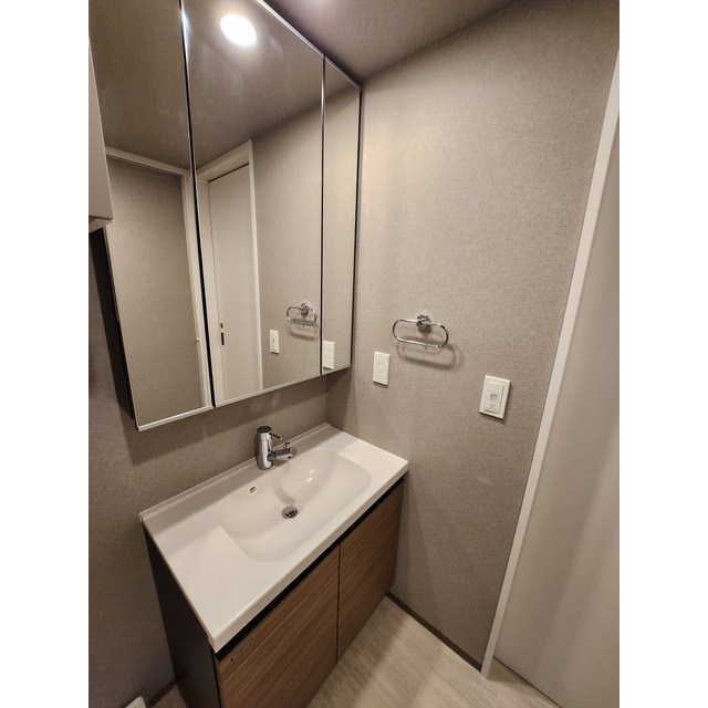 コスモグラシア三ノ輪1005号室 内観