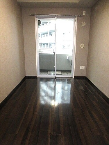 ライオンズ横浜ポートサイド4階 洋室約6.0畳　※2024年9月撮影