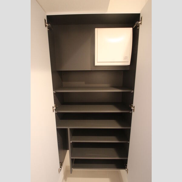 コンシェリア東京(IRIYA STATION FRONT)0905号室 シューズボックス