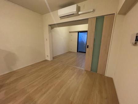 HAON(波音)3階 6-10F 黒を基調とした内装です。