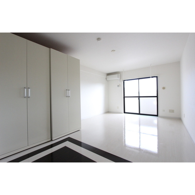 プレイズ　レイ 内観