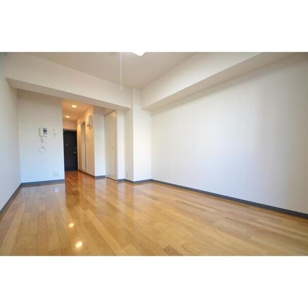 第20シグマビルディング関内301号室 リビング