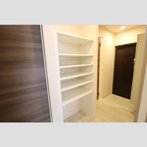 ハイツ・moko 物入(廊下)