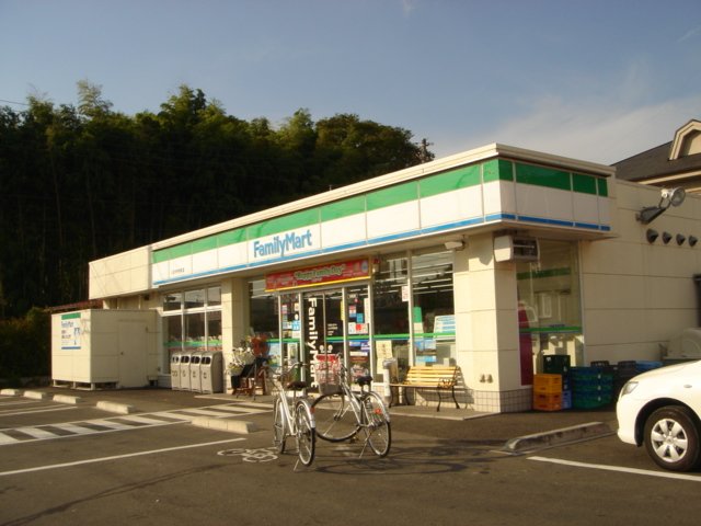 ディアベルジュ ファミリーマート純心学園前店まで922ｍ