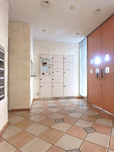 ガラ・シティ駒沢大学6階 毎日通るエントランスはこのようになっています