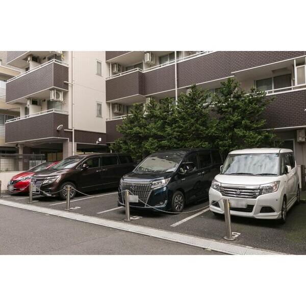 グランドール百瀬405号室 駐車場