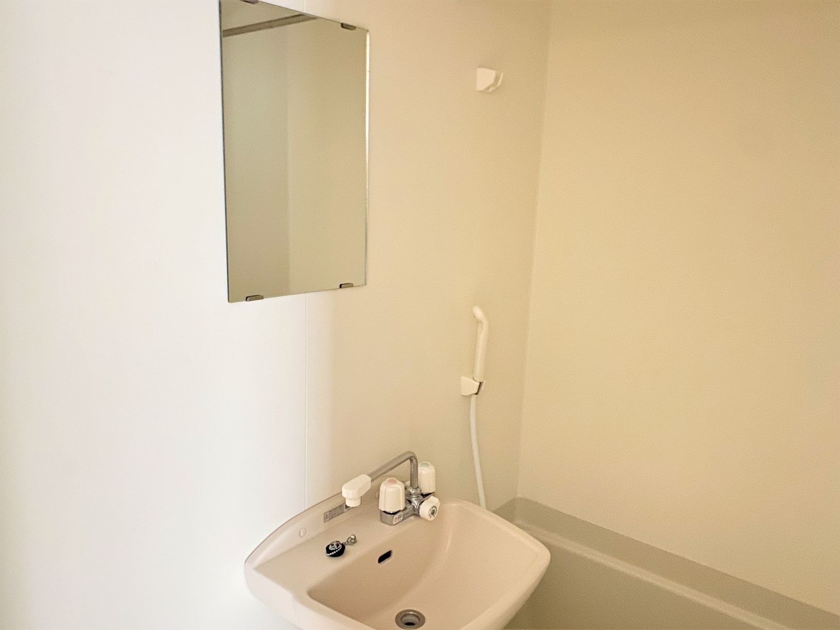 レオパレスルームス北越301号室 内観