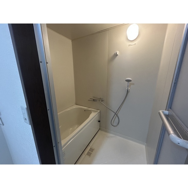 グランデュール瀬戸岡203号室 お風呂