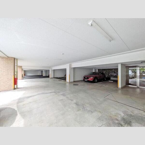 ブリランテ 駐車場