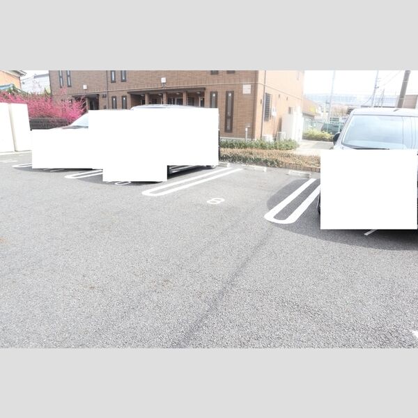 ルピナス　弐番館 駐車場