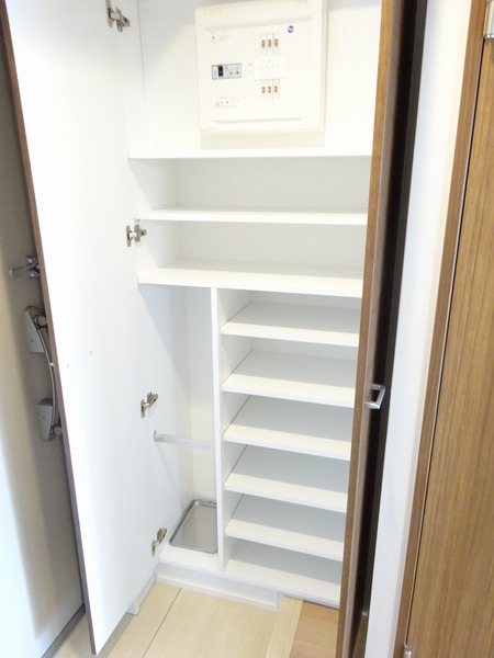 ザ・レジデンス・オブ・トーキョーＳＲ２０403号室 収納