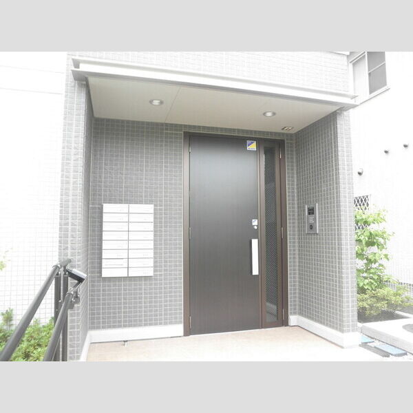 グレースコート301号室 建物エントランス