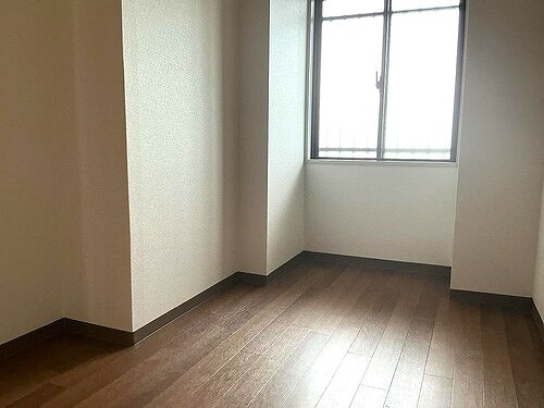 ライオンズマンション上福岡4階 洋室約3.5畳、フロアタイル新規交換※2025年11月撮影