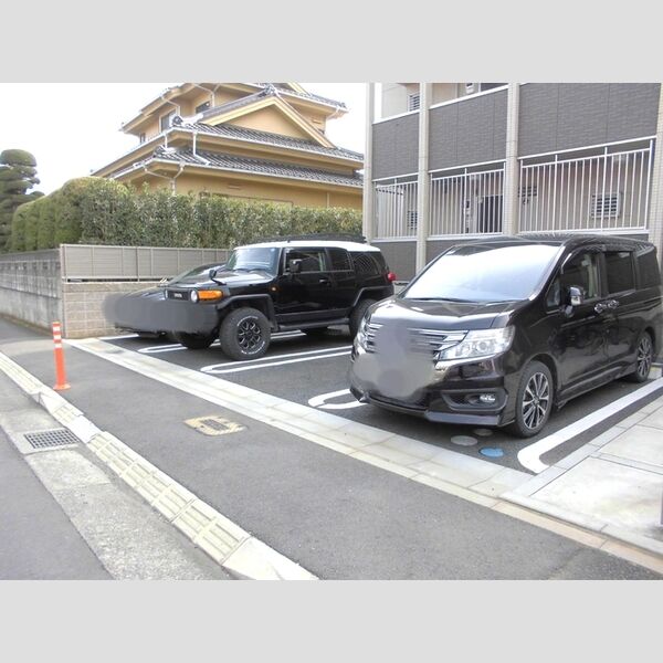 モンターニュ101号室 駐車場