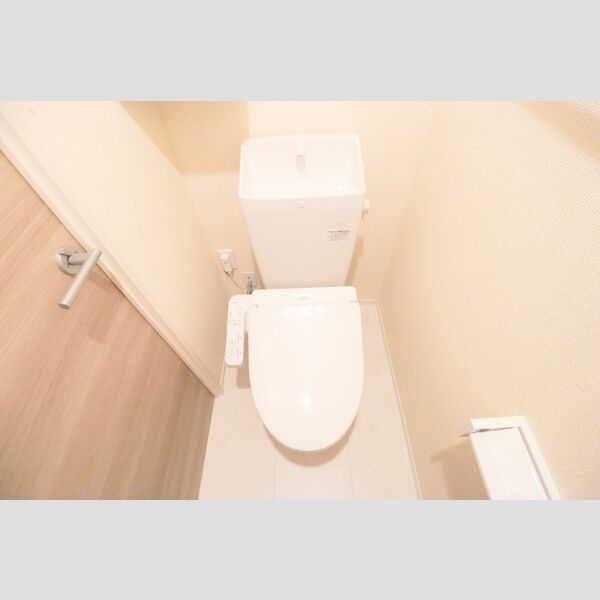 plume101号室 温水洗浄便座