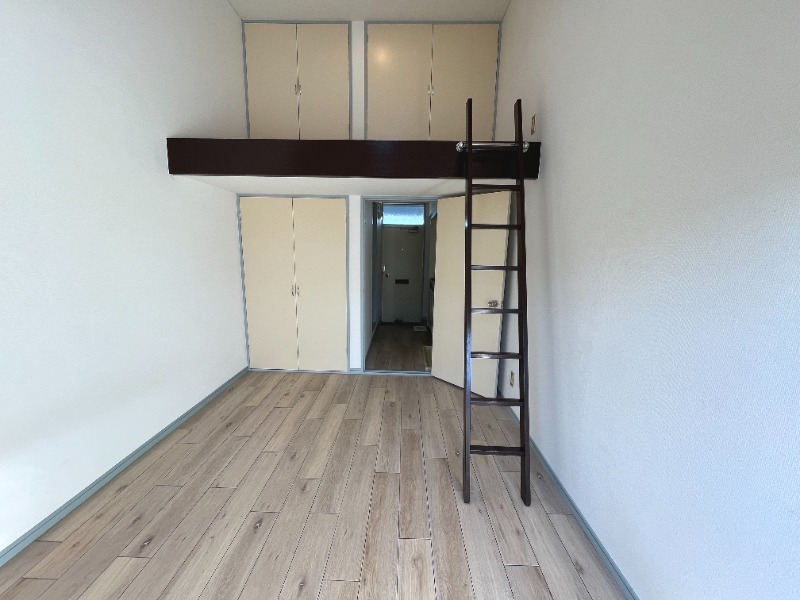 コリーヌ・F2階 内観