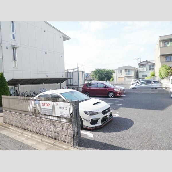パストラル 駐車場