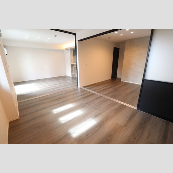 ピース　ラ　ヴィータ　E(イースト)303号室 洋室