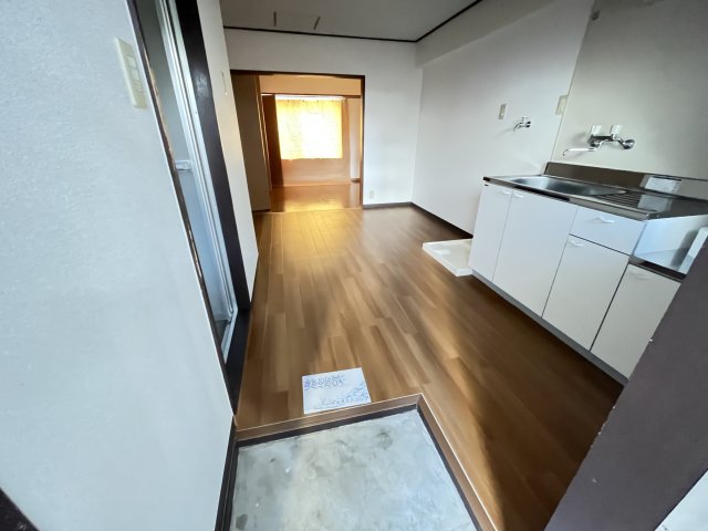 第一マンション1階 掲載の写真は退去前の写真となります。