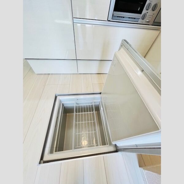 クローネ湘南102号室 床下収納