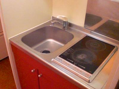 レオパレス久105号室 ラジエントヒーターなので初めての一人暮らしでも安心です。