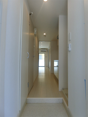 リブリ・comodoⅡ2階 玄関