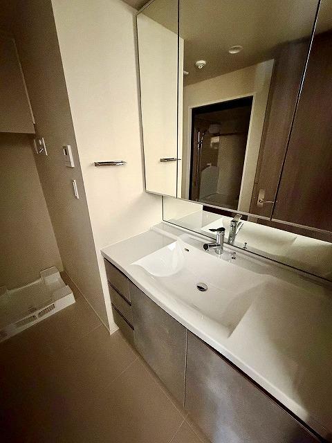 クレヴィア横浜沢渡2階 洗面所